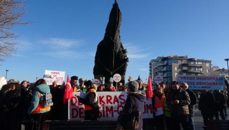 Çanakkale Belediye Başkanı Aday Adayı İrfan Mutluay, Muharrem Erkek’in atama olarak aday gösterilmesine tepki gösterdi