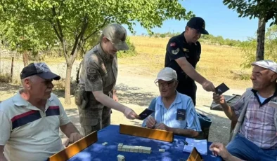 Elazığ’da Jandarma Ekipleri Kadına Yönelik Şiddetin Önlenmesi İçin Bilgilendirme Çalışması Yaptı