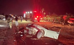 İzmir’de kaza yapan otomobil ikiye bölündü: 5 yaralı