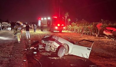 İzmir’de kaza yapan otomobil ikiye bölündü: 5 yaralı