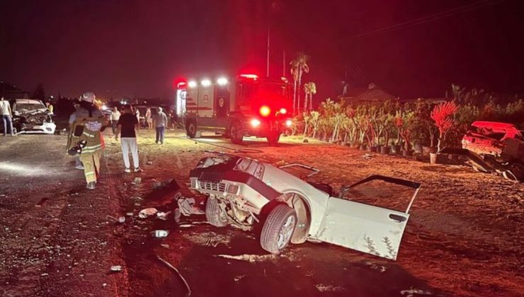 İzmir’de kaza yapan otomobil ikiye bölündü: 5 yaralı