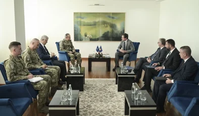 KFOR, İbre Nehri üzerindeki ana köprüyle ilgili kararların siyasi diyalog yoluyla alınması gerektiğini bildirdi