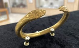 Ani Harabeleri’nin gizemli hazinesi: Yılan başlı altın bilezikler müzede