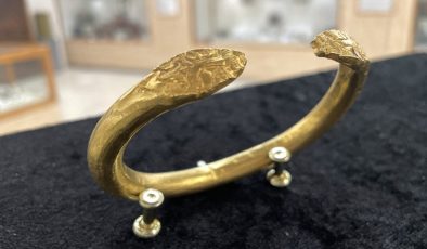 Ani Harabeleri’nin gizemli hazinesi: Yılan başlı altın bilezikler müzede