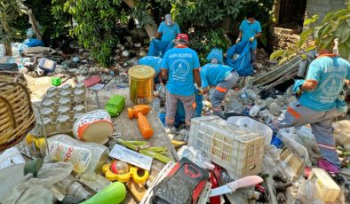 Çöp ev vakası! Evden 4 kamyon çıkarıldı