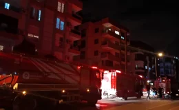 Antalya’da çıkan yangın apartman sakinlerini sokağa döktü